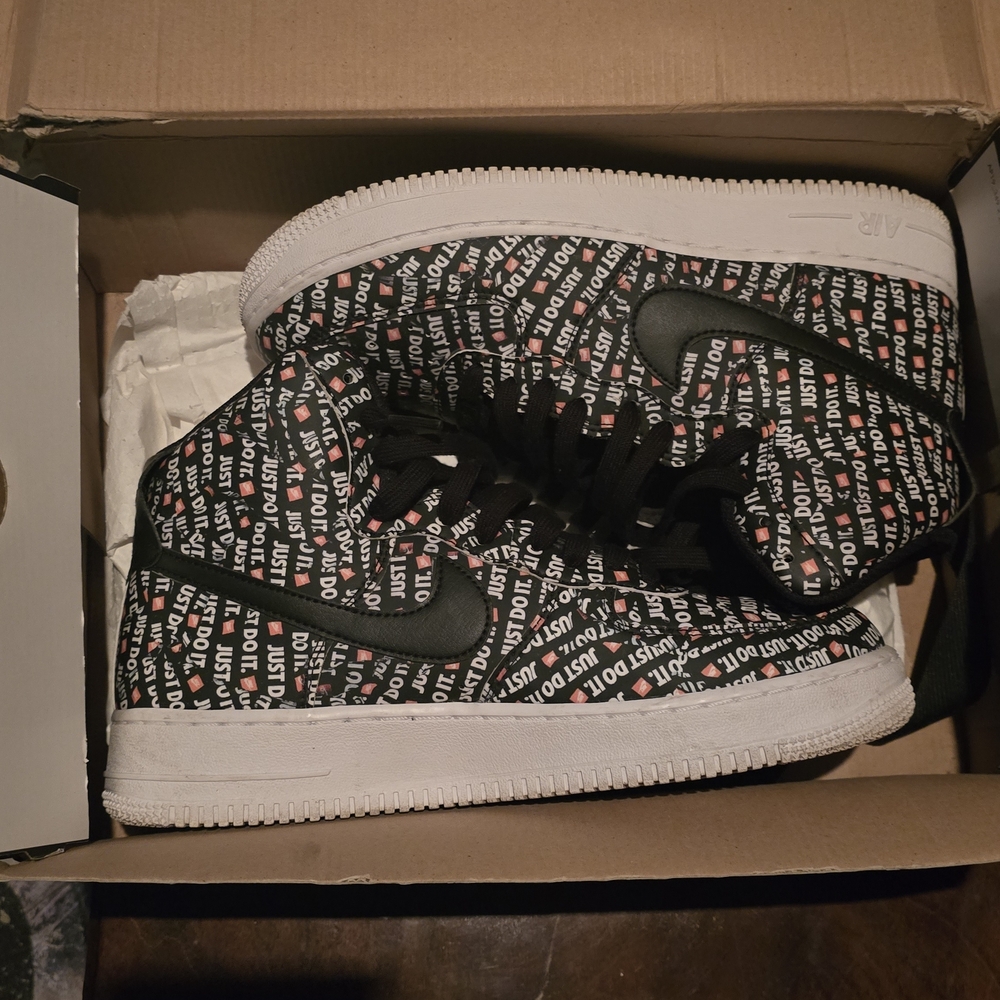 Nike Air Force 1 Just Do It Black and White Athletic Shoes Size 10